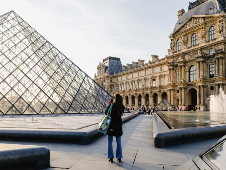 Parigi dice addio all'ultimo ufficio di turismo