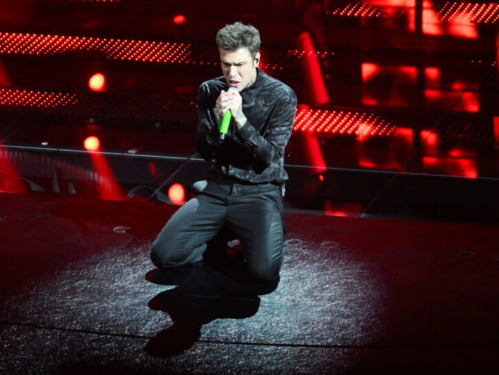 Fedez a Sanremo, il coraggio di cantare la depressione