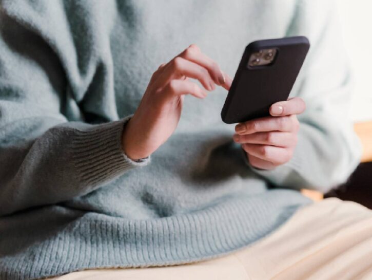 App spia: come funzionano e come accorgersi se il tuo partner ne ha installata una