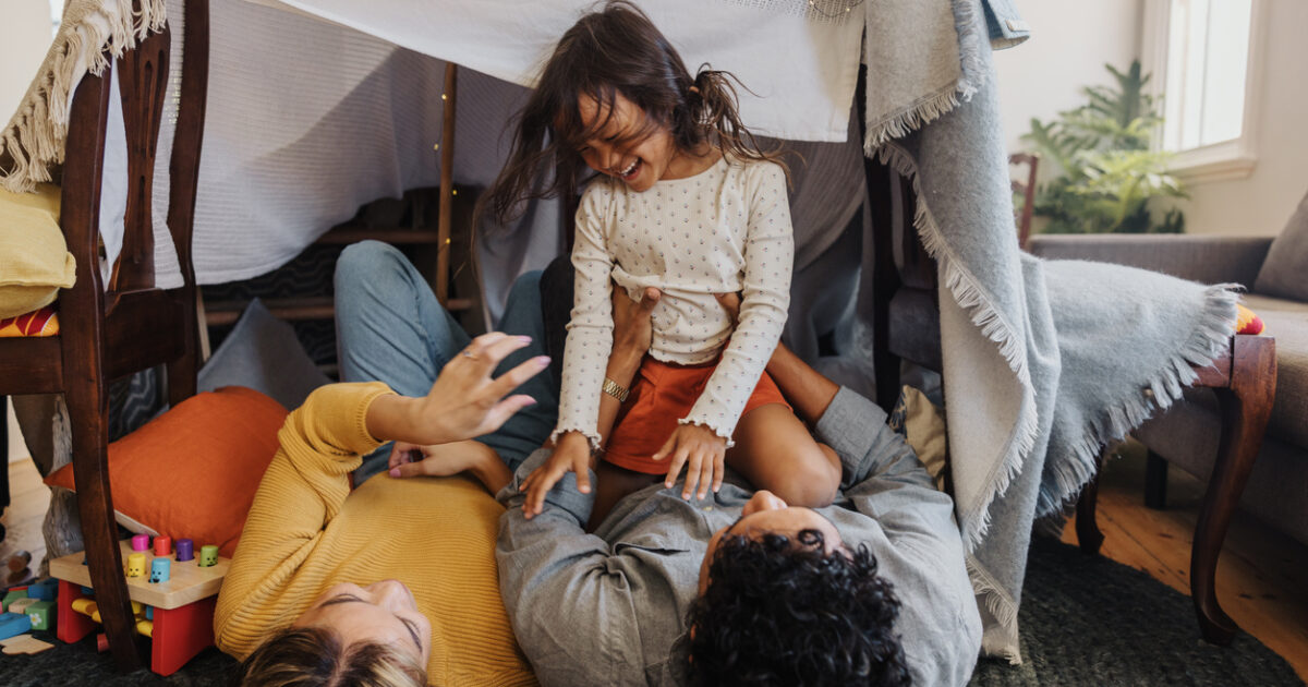 YOOHBERRYS Kiddoby Fort – 130 Pezzi Fortino Per Bambini Che Brilla Al Buio – Kit Costruzione Con Sfere E Bastoncini Per Età 5-13 Anni