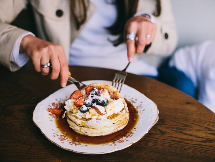 Hai voglia di dolci? Ecco perché succede: lo studio