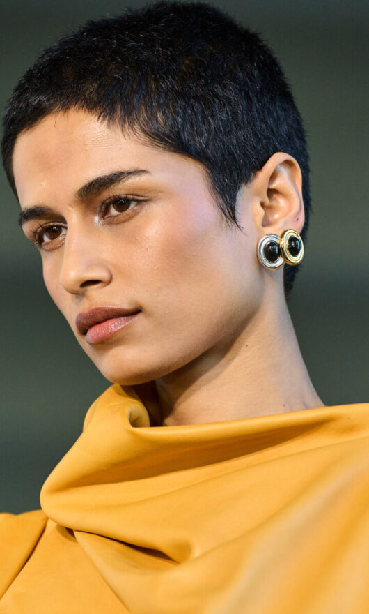 Pelle più luminosa e nutrita: perché usare l’olio di rosa canina