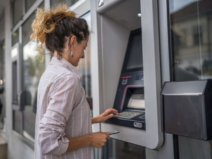Addio Bancomat tradizionali: i contanti si preleveranno così