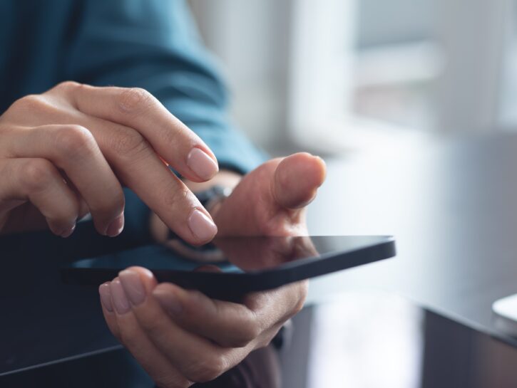 Come pulire il microfono del cellulare