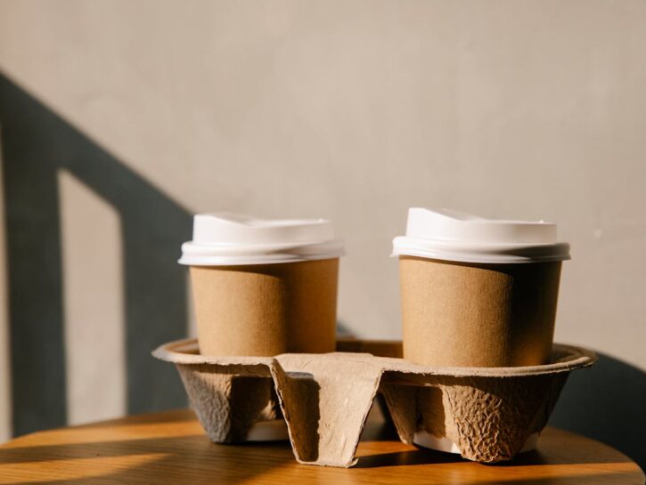 Tazze di caffè riciclabili: l'idea green di una città danese