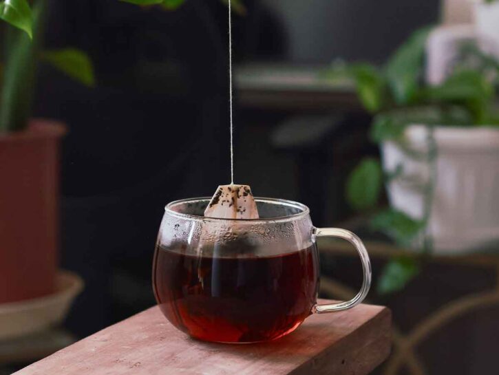 Il tè in infusione ripulisce l'acqua dai metalli pesanti: lo studio