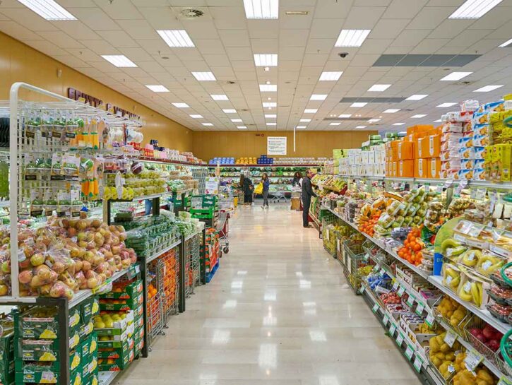 Generi alimentari, Milano mai così cara: +27% in 10 anni
