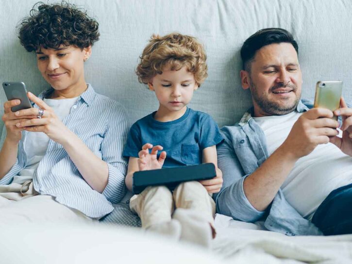 Italiani fra tv, web e social: il rapporto del Censis