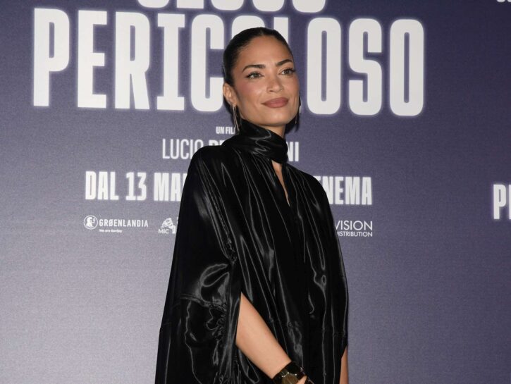 Elodie torna attrice: «Che imbarazzo per le scene hot»
