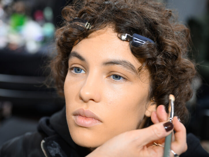 Come aumentare la durata del make up: guida ai setting spray