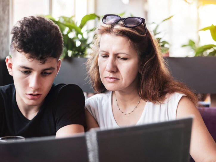 Come aiutare tuo figlio a trovare lavoro