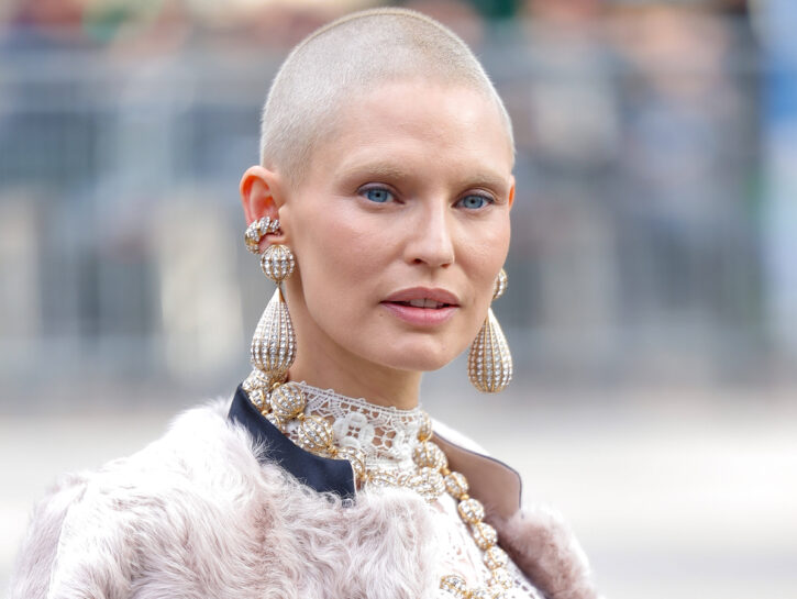 Bianca Balti: «Inizio una nuova terapia contro il cancro»