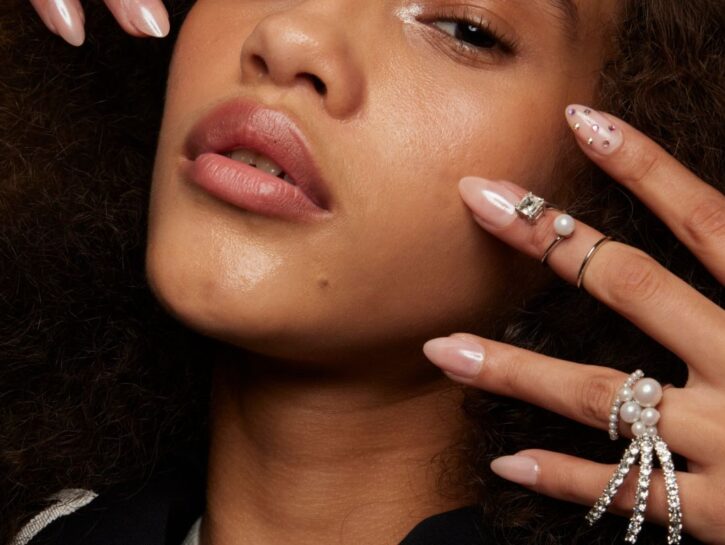 Manicure, la primavera è all'insegna del minimalismo