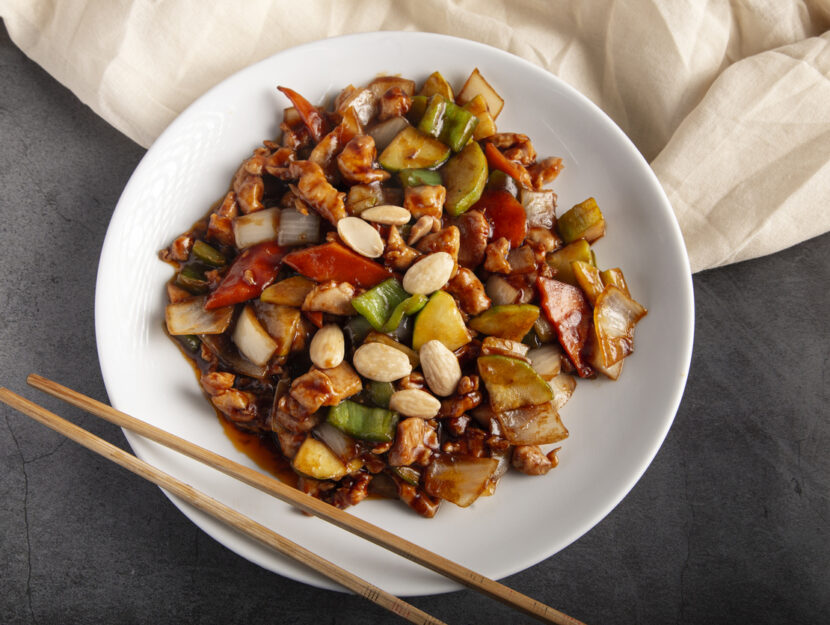 piatto di pollo alle mandorle