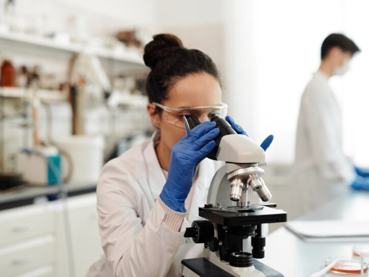Scienziati più efficaci se usano l'umorismo: la ricerca