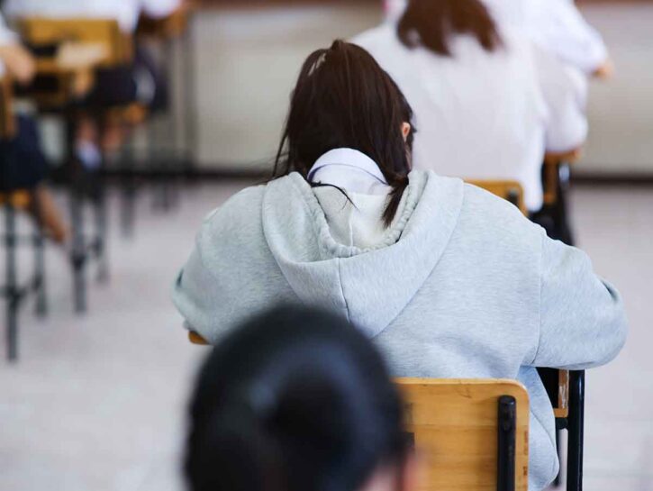 Assorbenti gratis alle superiori, la prima regione a distribuirli