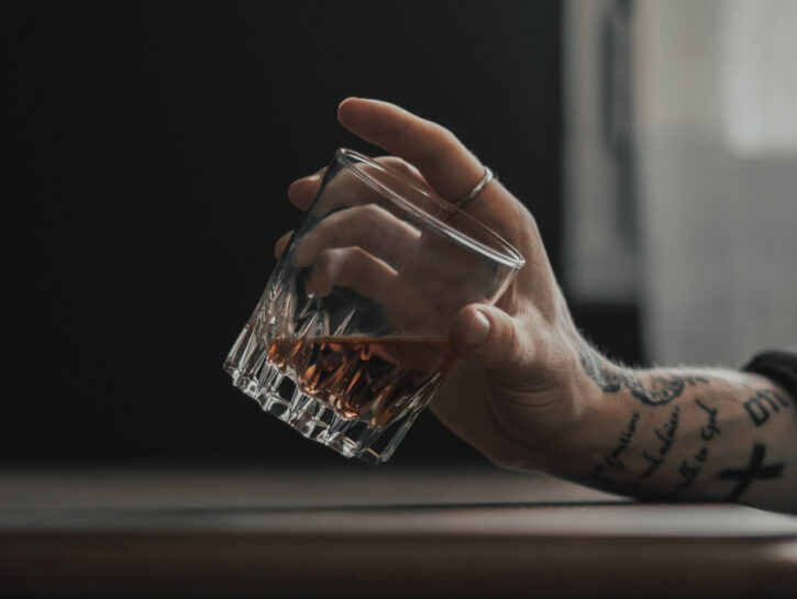 Come aiutare un alcolista? Il racconto di una moglie