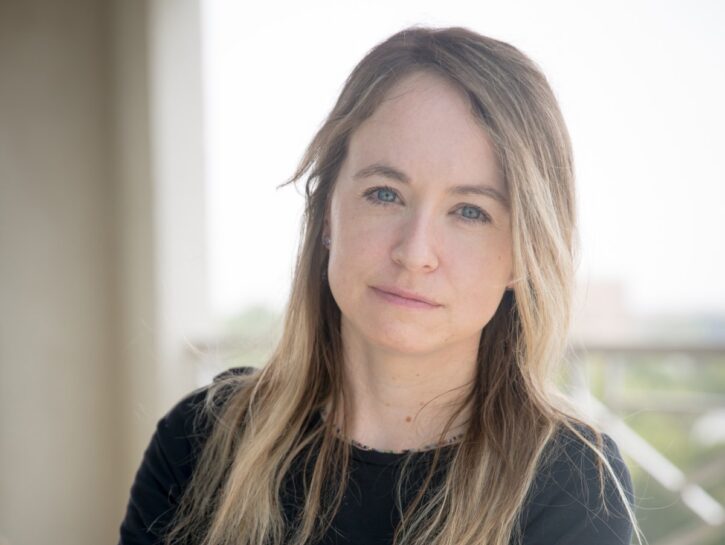 Sally Hayden, in viaggio con i migranti
