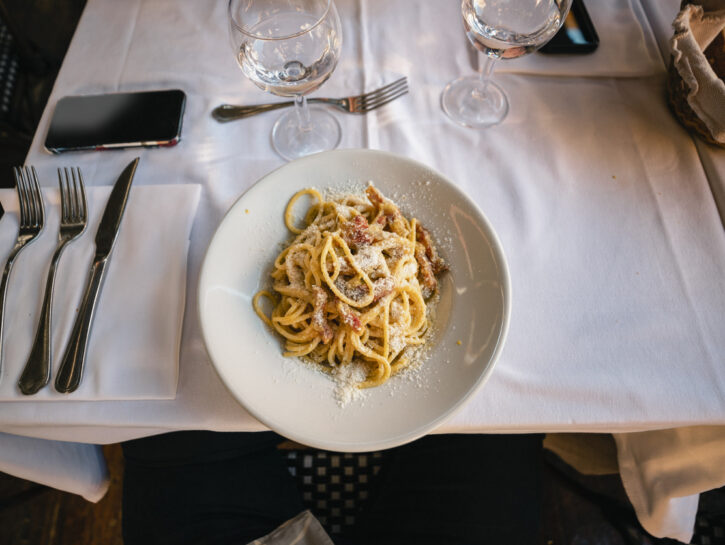 Carbonara, dalla ricetta classica alle varianti più folli