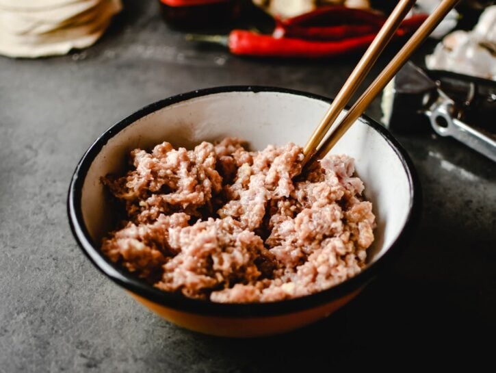 Carne macinata, se diventa grigia si può mangiare?