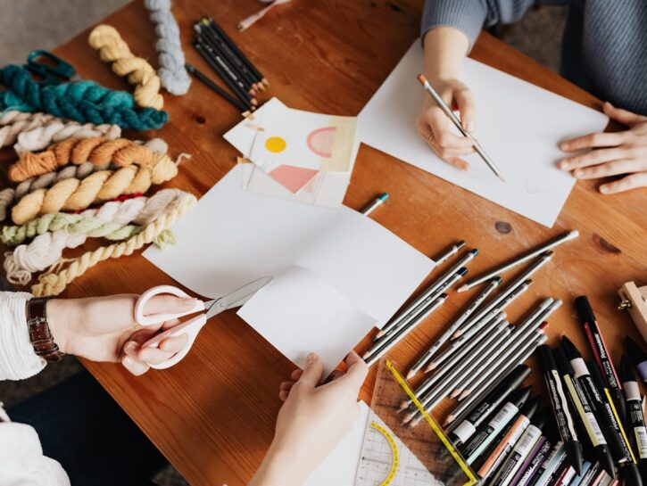 Come realizzare una cornice per foto con ritagli di carta