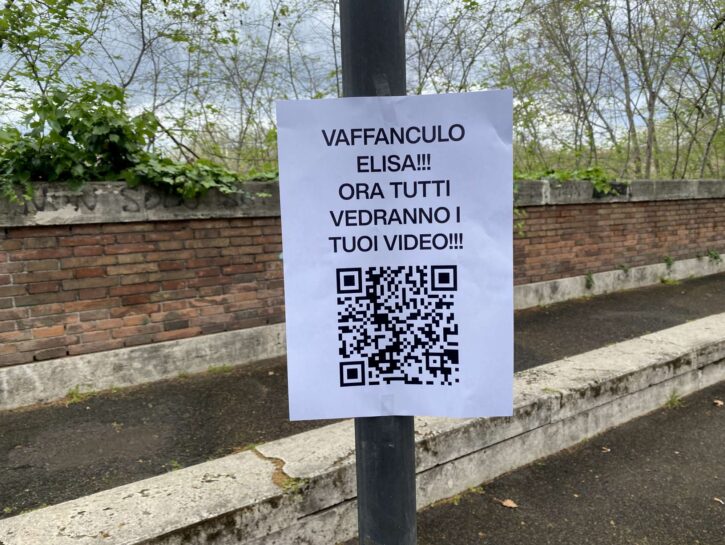«Se guardi, sei complice»: la campagna contro il revenge porn
