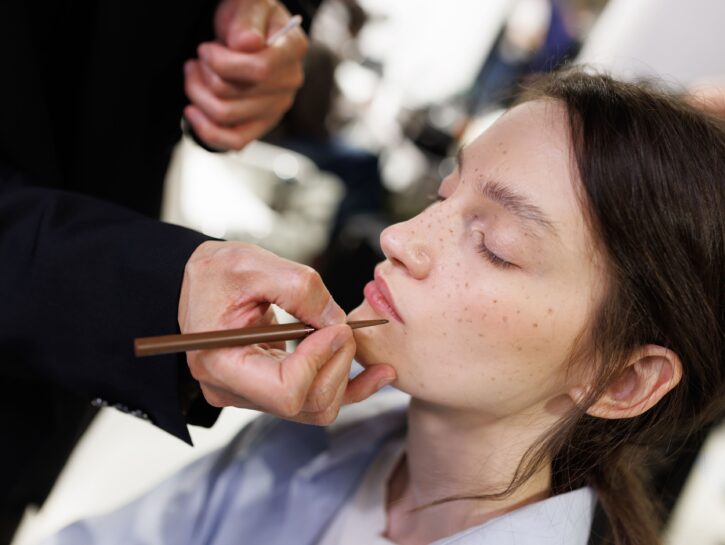 Monochromatic make-up, il trucco perfetto ha un solo colore