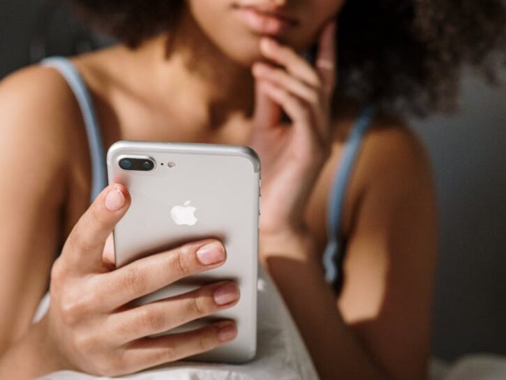 Come aggiustare lo schermo rotto di uno smartphone