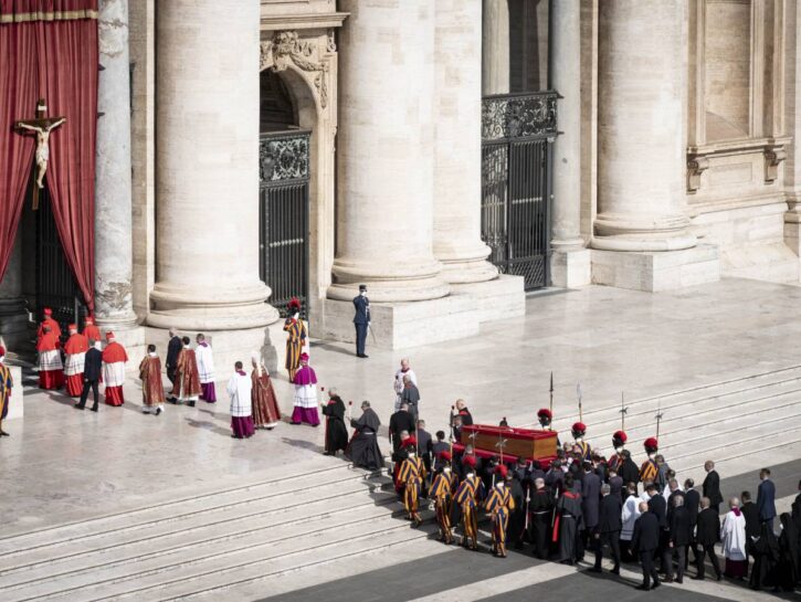 Attenzione alle truffe sulla morte di Papa Francesco