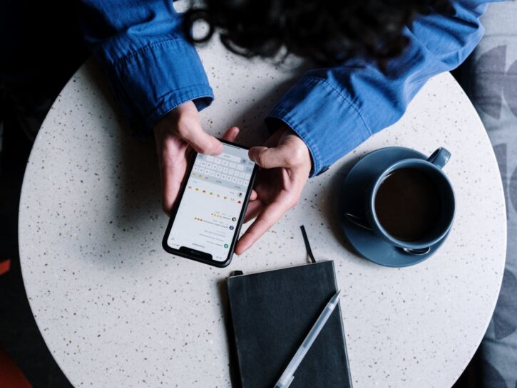 WhatsApp introduce Meta AI: come funziona
