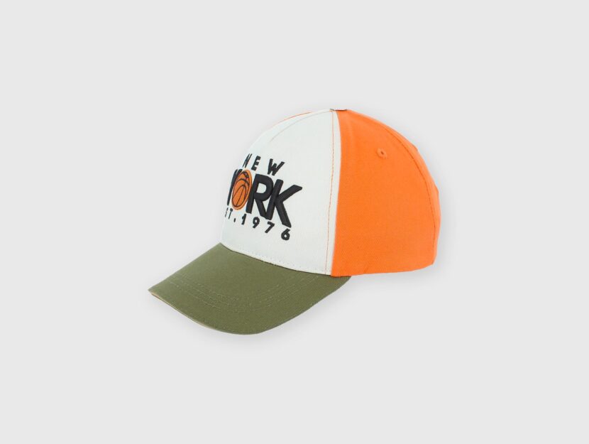 Cappello baseball con ricami a rilievo, € 16,99. Primigi