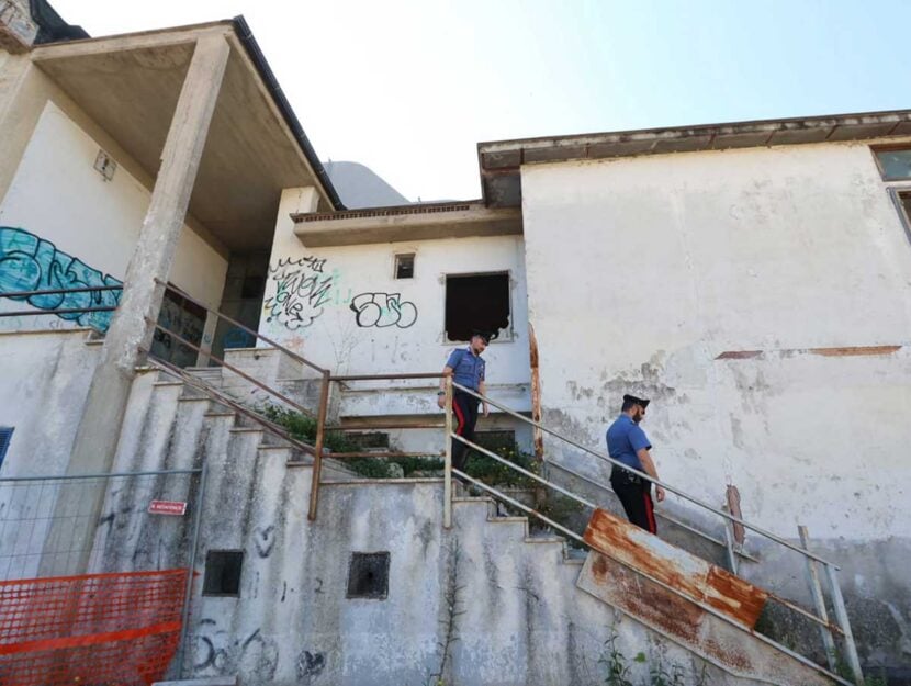 Il luogo del ritrovamento del cadavere di Martina Carbonaro