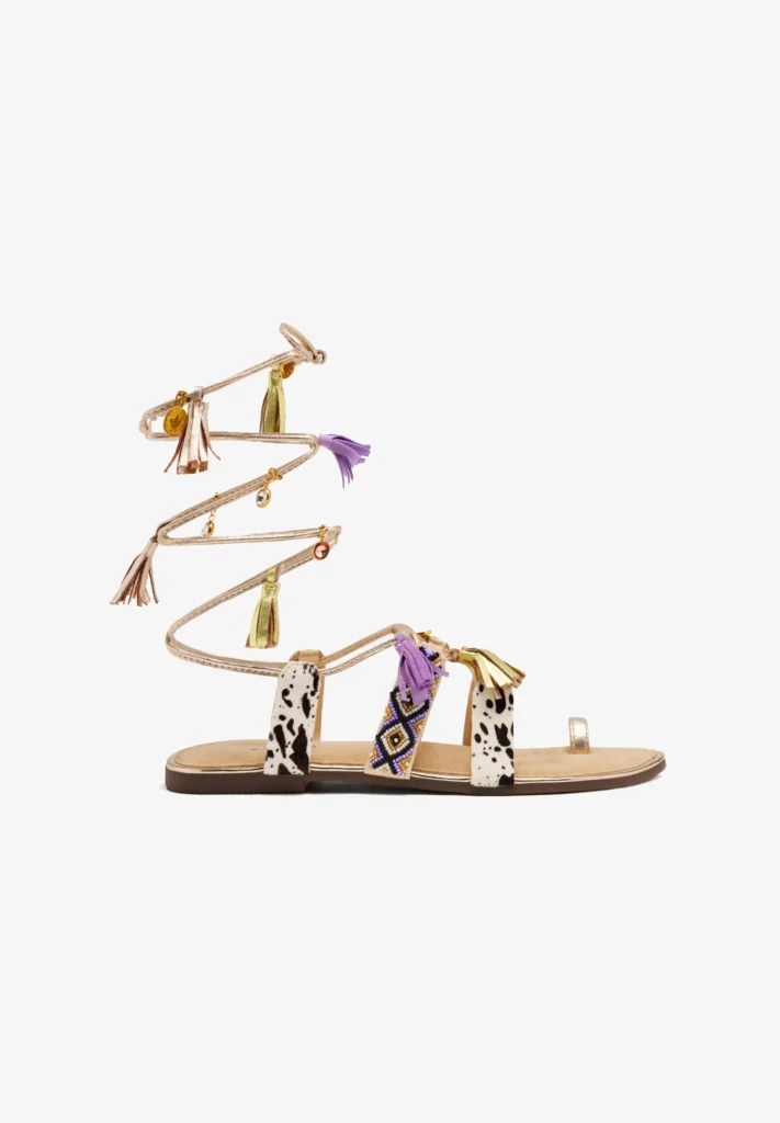 sandali bassi tendenze scarpe moda estate 2025