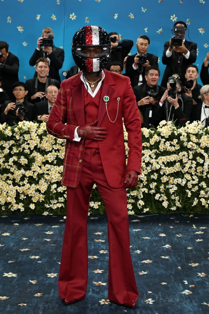 Damson Idris vestito in Tommy Hilfiger