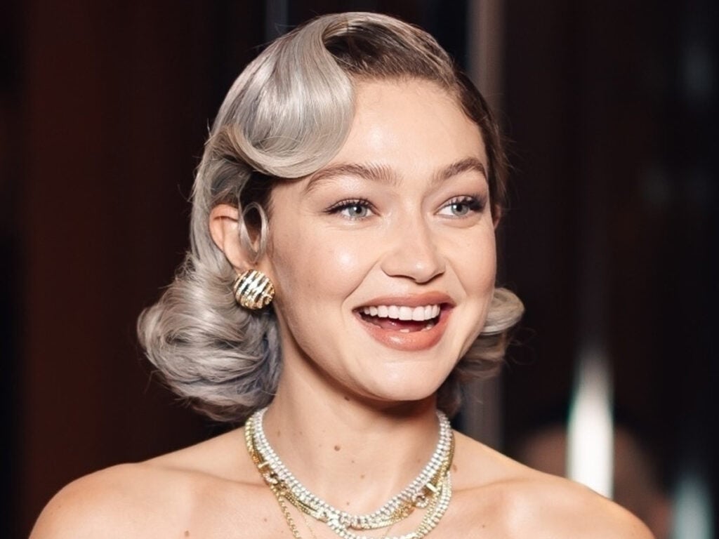 Gigi Hadid Capelli silver tequila