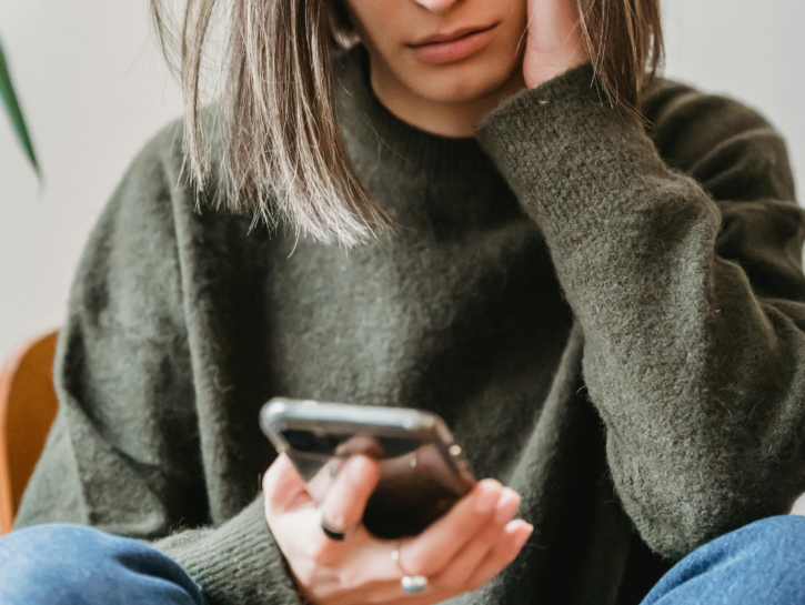 Soffri anche tu di mal di testa da smartphone?