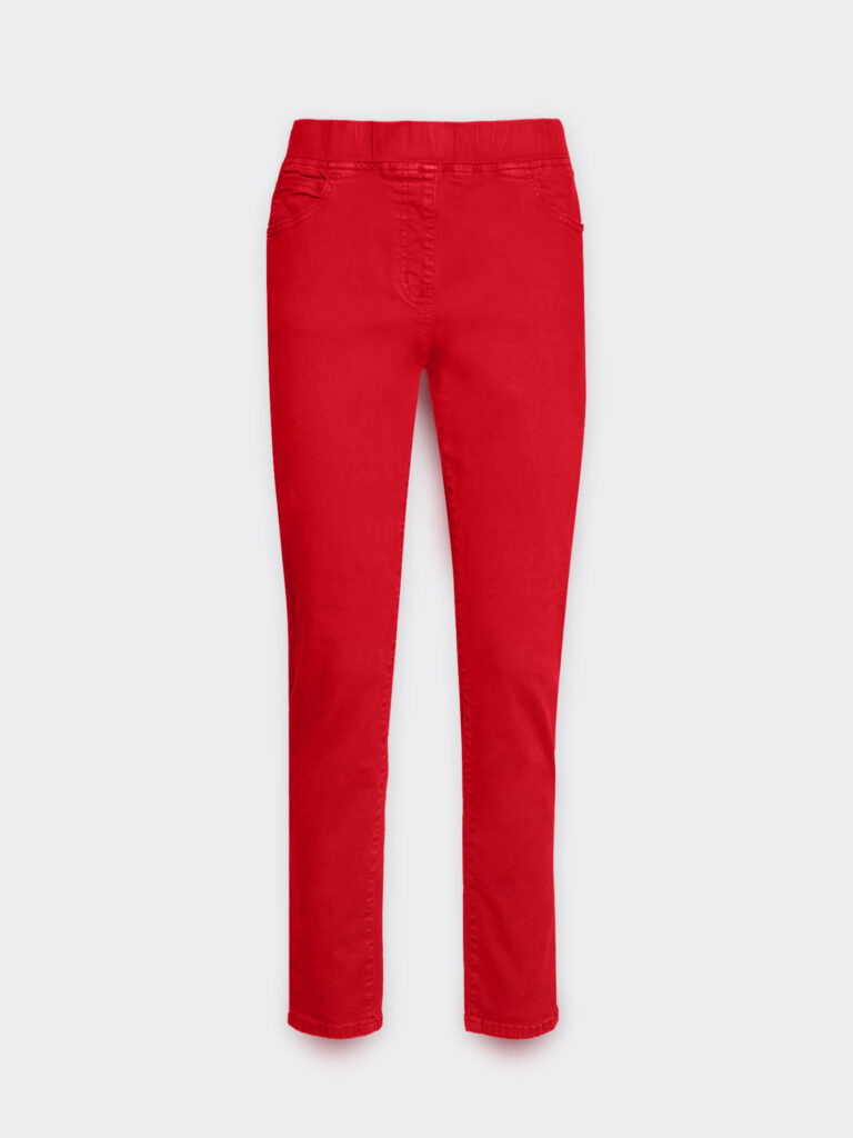 come indossare i jeans rossi e copiare il look di elodie