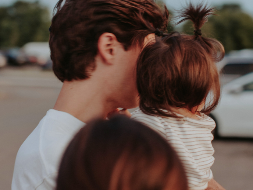 Papà e figlia - assegno di mantenimento