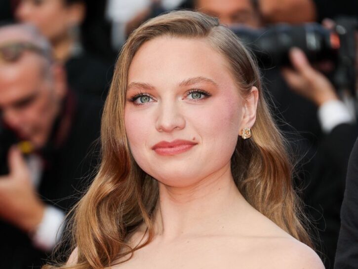 Mia Threapleton è la protagonista de