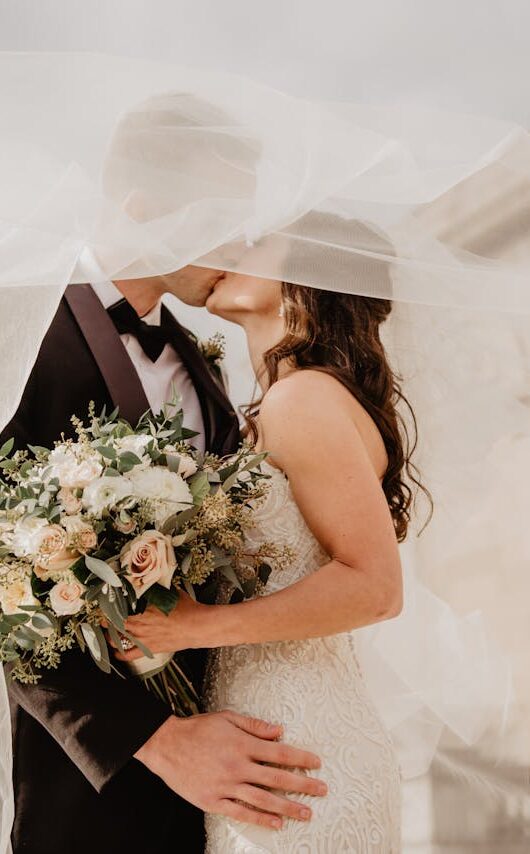 Bouquet da sposa: fiori, forme e colori per un accessorio indimenticabile