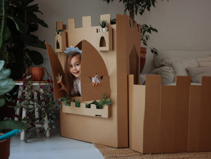 Come costruire una casetta di cartone per bambini