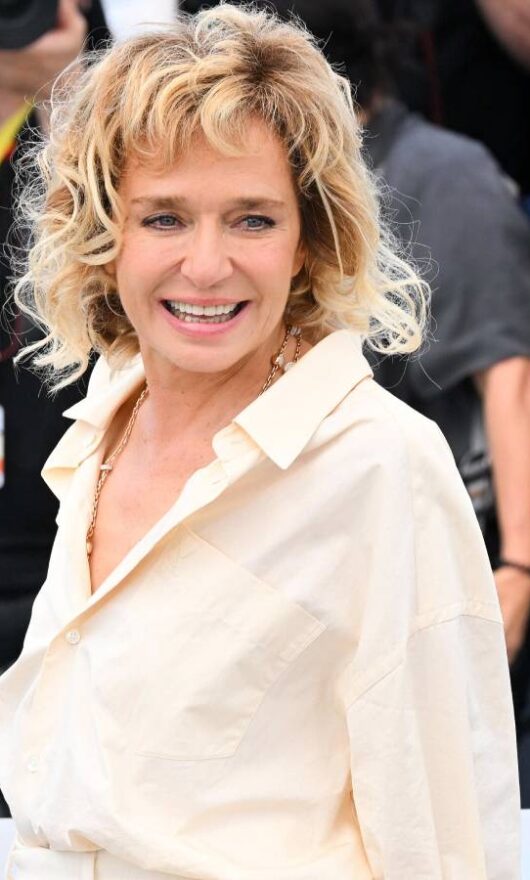 Come indossare il bianco in estate secondo Valeria Golino