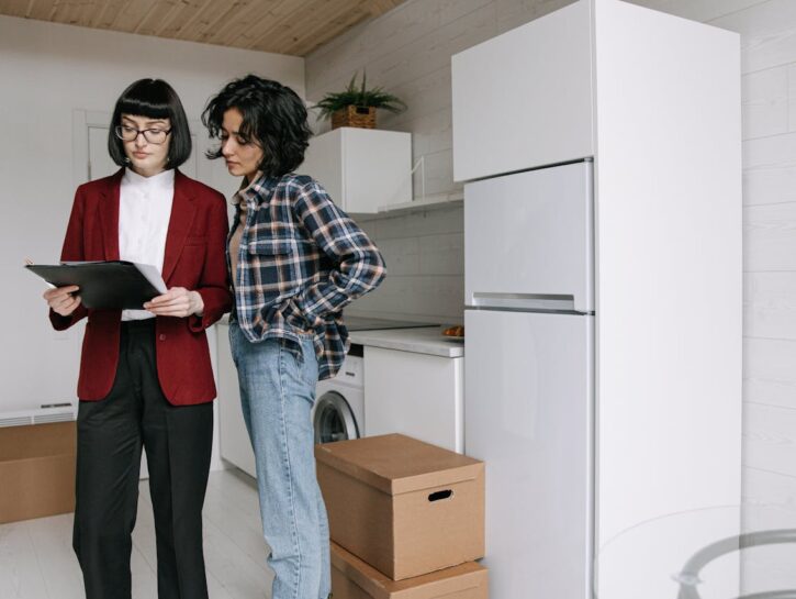 Le giovani coppie faticano a comprare casa, due stipendi non bastano