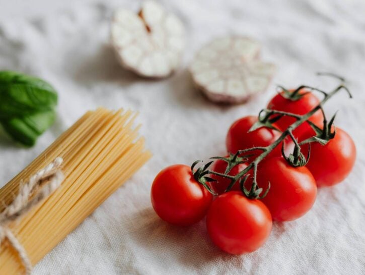 Pasta pomodorini, ricotta, limone e basilico
