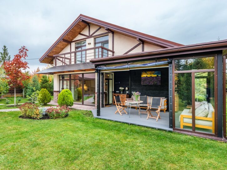 Mini patio, massimo relax: 5 idee geniali da provare ora per l'estate