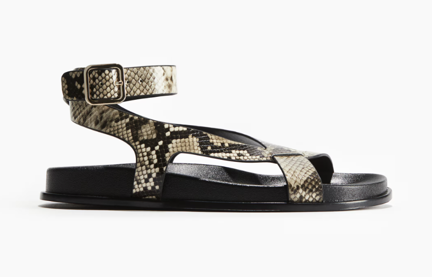 sandali bassi tendenze scarpe moda estate 2025