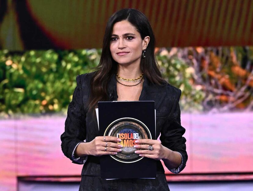 Veronica Gentili conduce L'Isola dei famosi