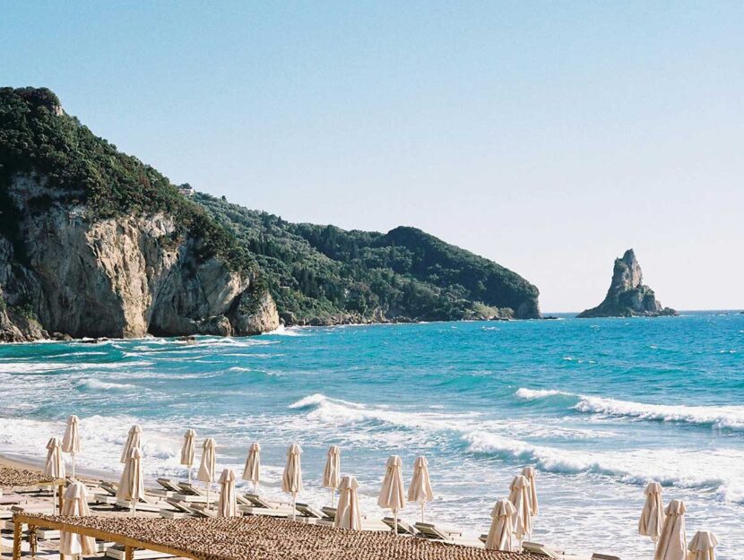 Spiaggia, ombrelloni, mare