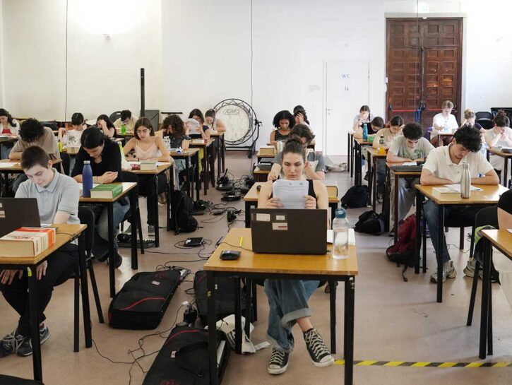 Maturità per 500mila studenti, condotta e scuola-lavoro all'orale