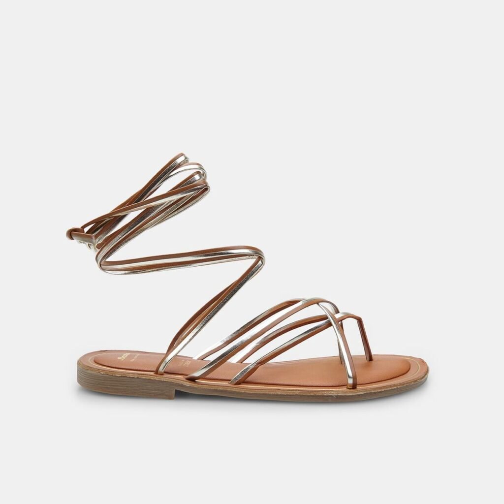 cosa indossare per un aperitivo in spiaggia scarpe moda estate 2025